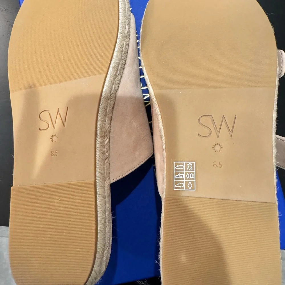 Stuart Weitzman - Picture 4 of 7
